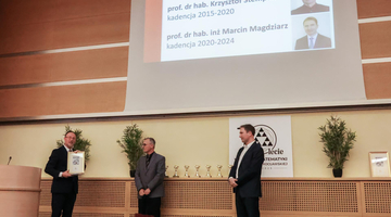 Pierwszy dziekan Wydziału prof. Krzysztof Stempak oraz prof. Marcin Magdziarz pełniący funkcję dziekana w latach 2020-2024 - fot. K. Mazur